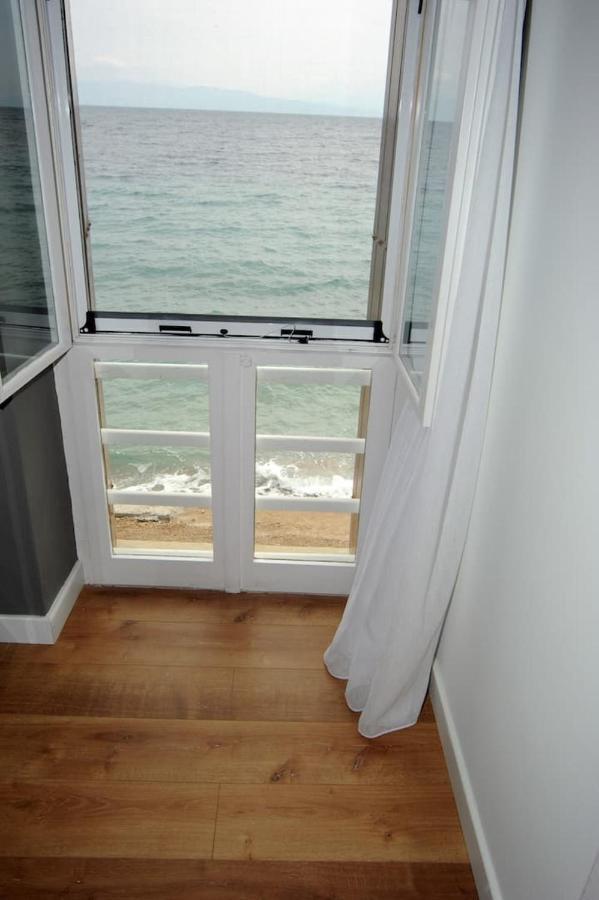 Crecian Water Front Apartment Aigeira Bagian luar foto