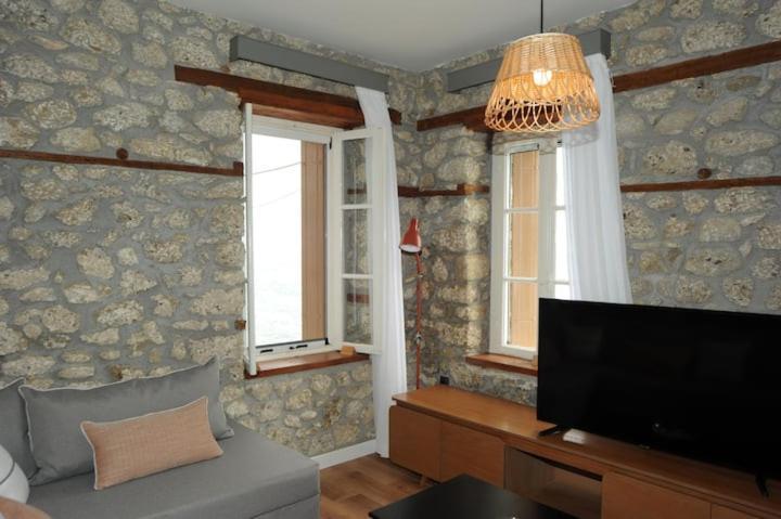 Crecian Water Front Apartment Aigeira Bagian luar foto