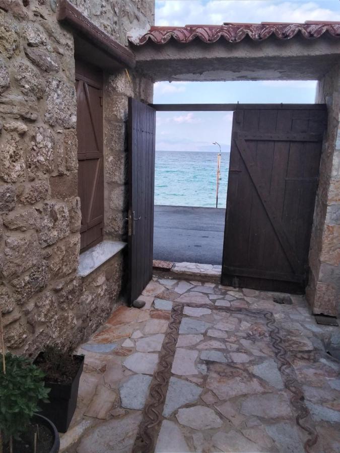 Crecian Water Front Apartment Aigeira Bagian luar foto